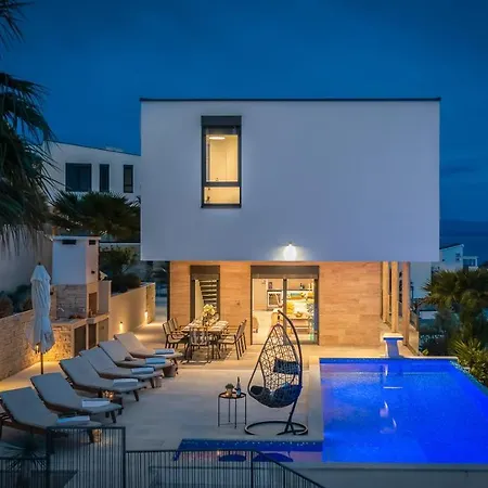 Luxury Black Pearl With Pool Villa Trogir