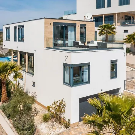 Luxury Black Pearl With Pool Villa