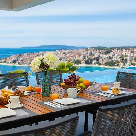 Villa Luxury Black Pearl With Pool Trogir