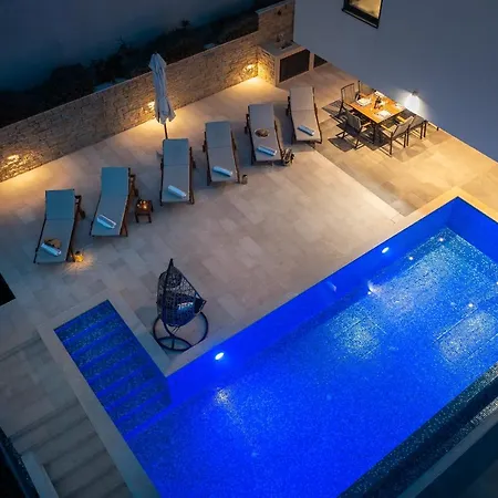 Luxury Black Pearl With Pool Trogir