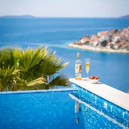Luxury Black Pearl With Pool Villa Trogir